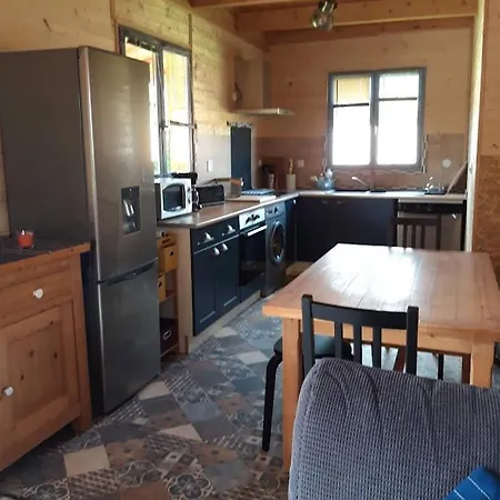 Chaleureux Avec Parking Garage Motos, Velos 샬레